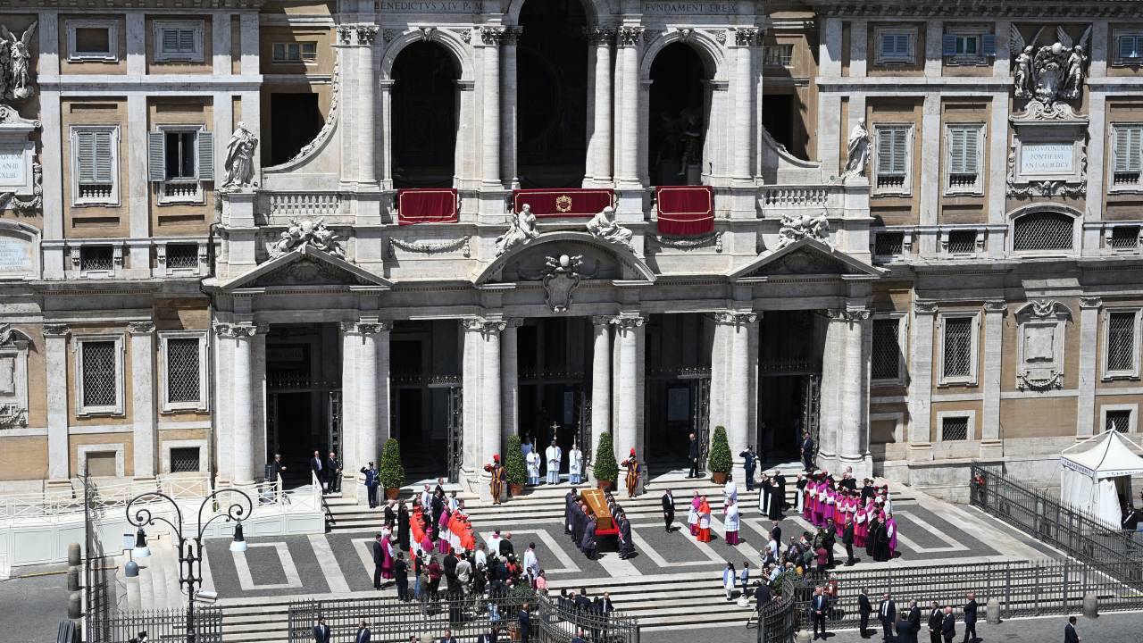 Pallbearers carry the coffin of late Pope Francis into Santa Maria Maggiore Basilica, his final resting place, during his funeral ceremony in Rome on April 26, 2025. (Photo by Piero CRUCIATTI / AFP)