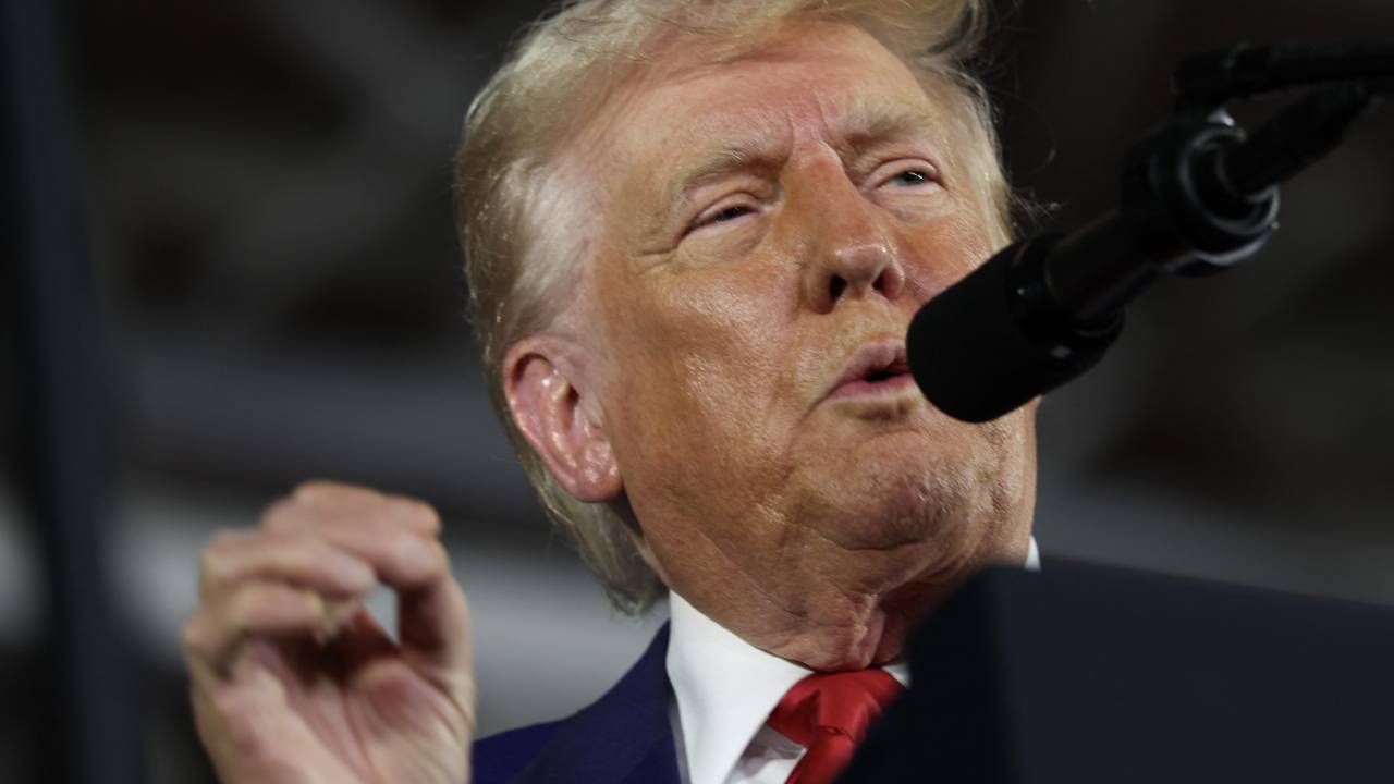 Donald Trump em discurso em comício para marcar os 100 primeiros dias de seu governo