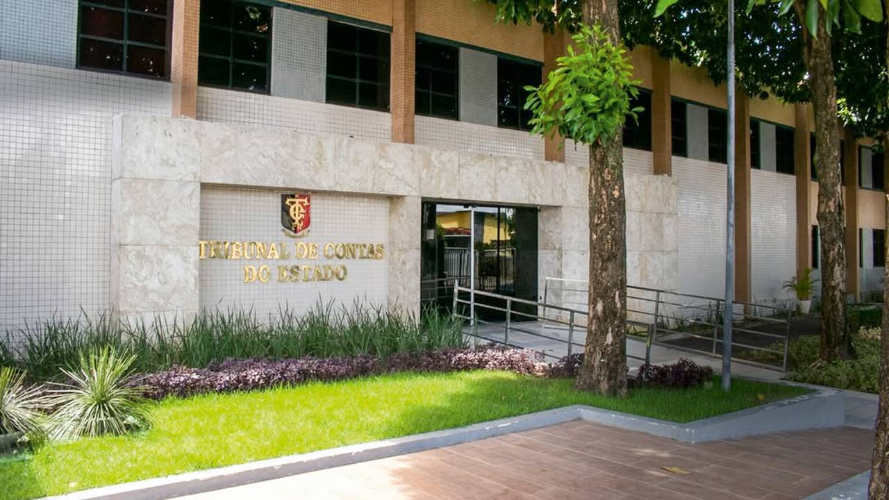 CONFUSÃO - TC da Paraíba: polêmica com indicação de estudante de medicina acusada de ser funcionária fantasma do governo