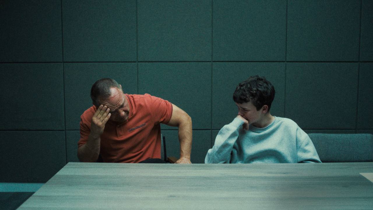 DRAMA - Cena do hit da Netflix: o mundo digital aumentou o fosso entre pais e filhos