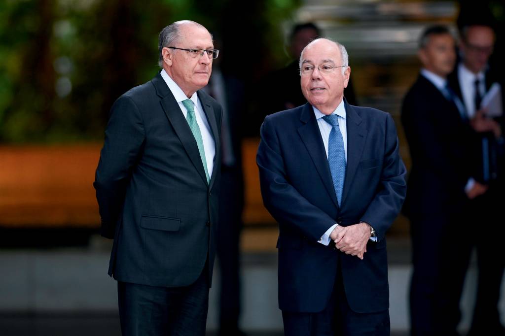 Alckmin recebe Prim Minist da Eslov·quia BASTIDORES - Alckmin e Vieira: liderança nas negociações com os EUA