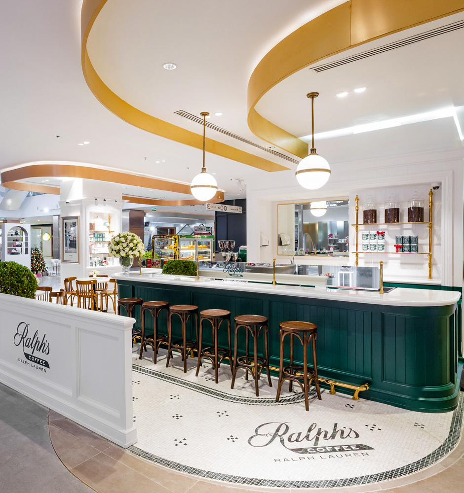 477016393_18261118375275651_5031676427273481804_n.jpg CAFÉ - Uma das lojas de rede da Ralph Lauren: em todo o mundo