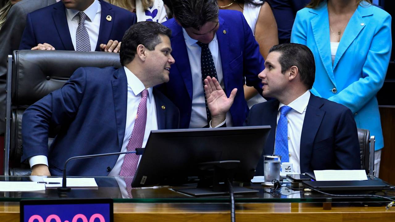 Davi Alcolumbre e Hugo Motta: em conjunto com líderes de bancadas, presidentes do Senado e da Câmara decidiram emendar feriadão da Pásoca