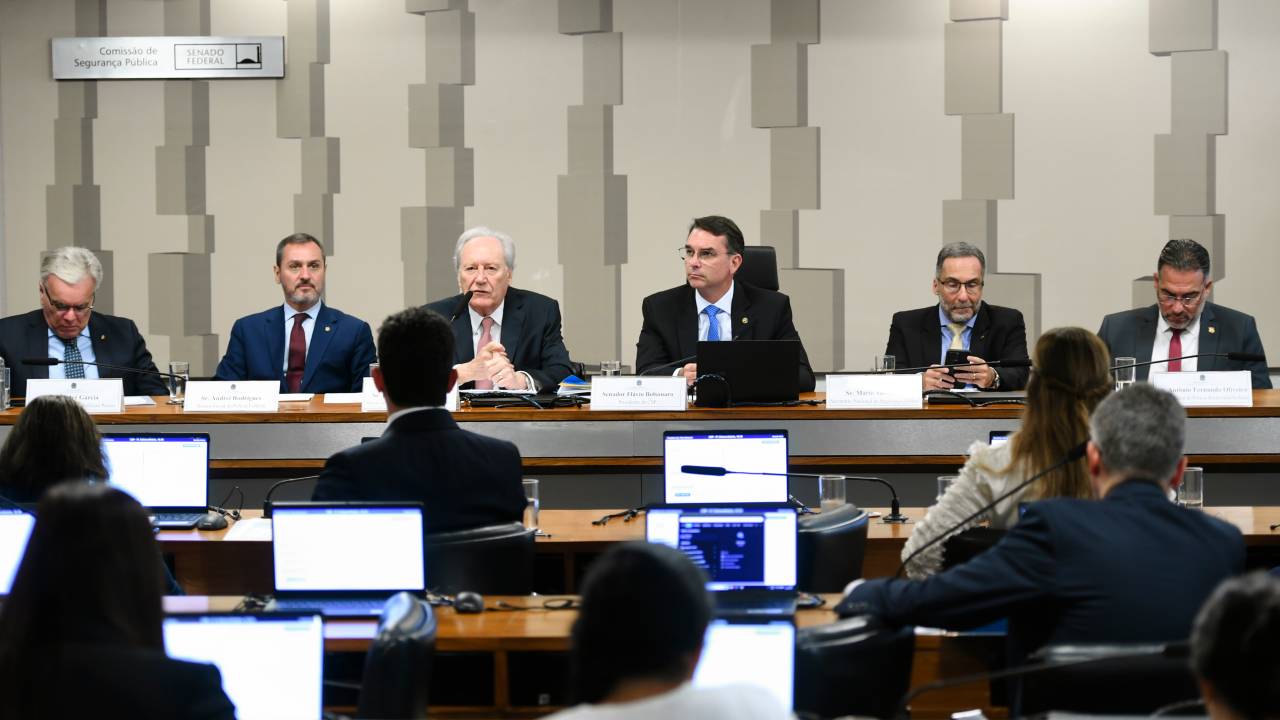O ministro da Justiça, Ricardo Lewandowski, participou de audiência pública na Comissão de Segurança Pública do Senado na terça-feira passada