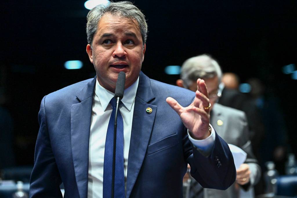 ‘Foi só um susto’, diz líder do União após carreta atingir seu carro na PB