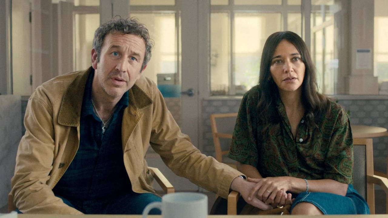 Mike (Chris O'Dowd) e Amanda (Rashida Jones), em Black Mirror: fábula da era digital mobilizou espectadores desde a estreia, no dia 10