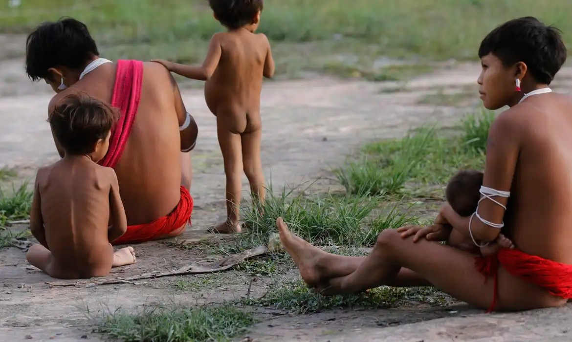 Crianças indígenas e negras e indígenas, das regiões Norte e Nordeste do país, estão quase sempre em grande desvantagem nos indicadores sociais