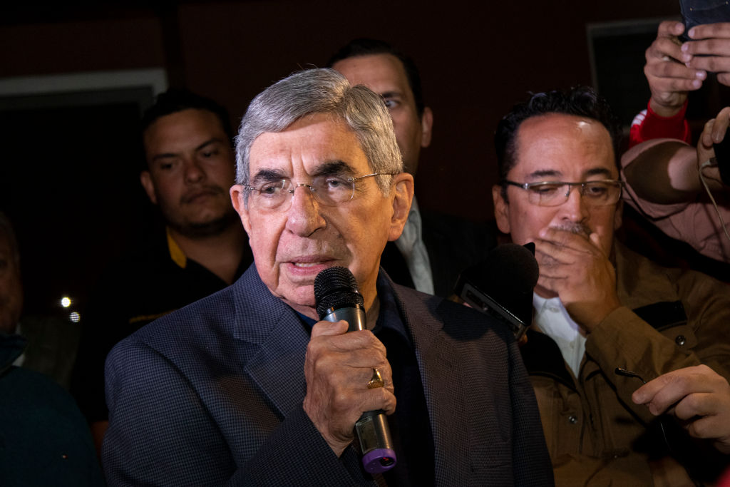 SAN JOSE, COSTA RICA – JANUARY 23: Former President of Costa Rica and Noble Prize Winner Oscar Arias speaks during a demonstration in support of Venezuela opposition leader Juan Guaidó as interim president on January 23 in San José, Costa Rica. (Photo by Arnoldo Robert/Getty Images)