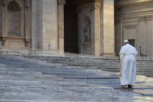Papa Francisco durante a bênção Urbi et Orbi, na Praça de São Pedro esvaziada pela pandemia