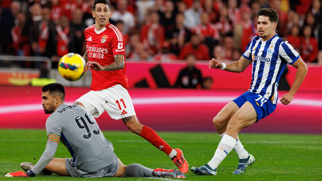 LISBON, PORTUGAL - 2024/11/10: Angel Di Maria (SL Benfica), Francisco Moura (FC Porto) seen in action during Liga Portugal game between teams of SL Benfica and FC Porto at Estadio Da Luz. Final score : SL Benfica 4 : 1 FC Porto. (Photo by Maciej Rogowski/SOPA Images/LightRocket via Getty Images)