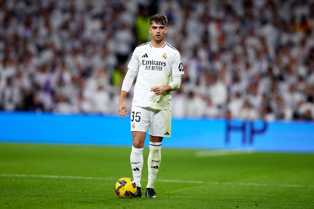 Defensor do Real Madrid é hostilizado em jogo contra Alavés por pornografia infantil