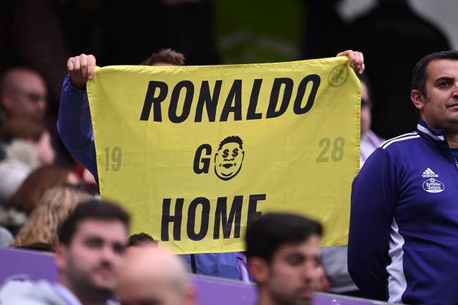 Real Valladolid CF v Sevilla FC – La Liga EA Sports VALLADOLID, SPAIN - FEBRUARY 16: Real Valladolid CF fans hold a protest banner against Real Valladolid CF president Ronaldo Nazário during the LaLiga match between Real Valladolid CF and Sevilla FC at Jose Zorrilla on February 16, 2025 in Valladolid, Spain.