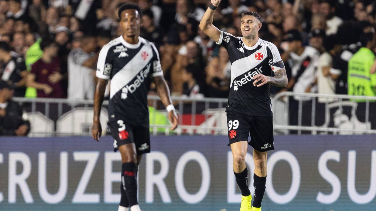 RIO DE JANEIRO, BRAZIL - MARCH 30: Pablo Vegetti (R) of Vasco da Gama celebrates after scoring the team's second goal during the match between Vasco da Gama and Santos as part of Brasileirao 2025 at Sao Januario Stadium on March 30, 2025 in Rio de Janeiro, Brazil. (Photo by Ruano Carneiro/Getty Images)