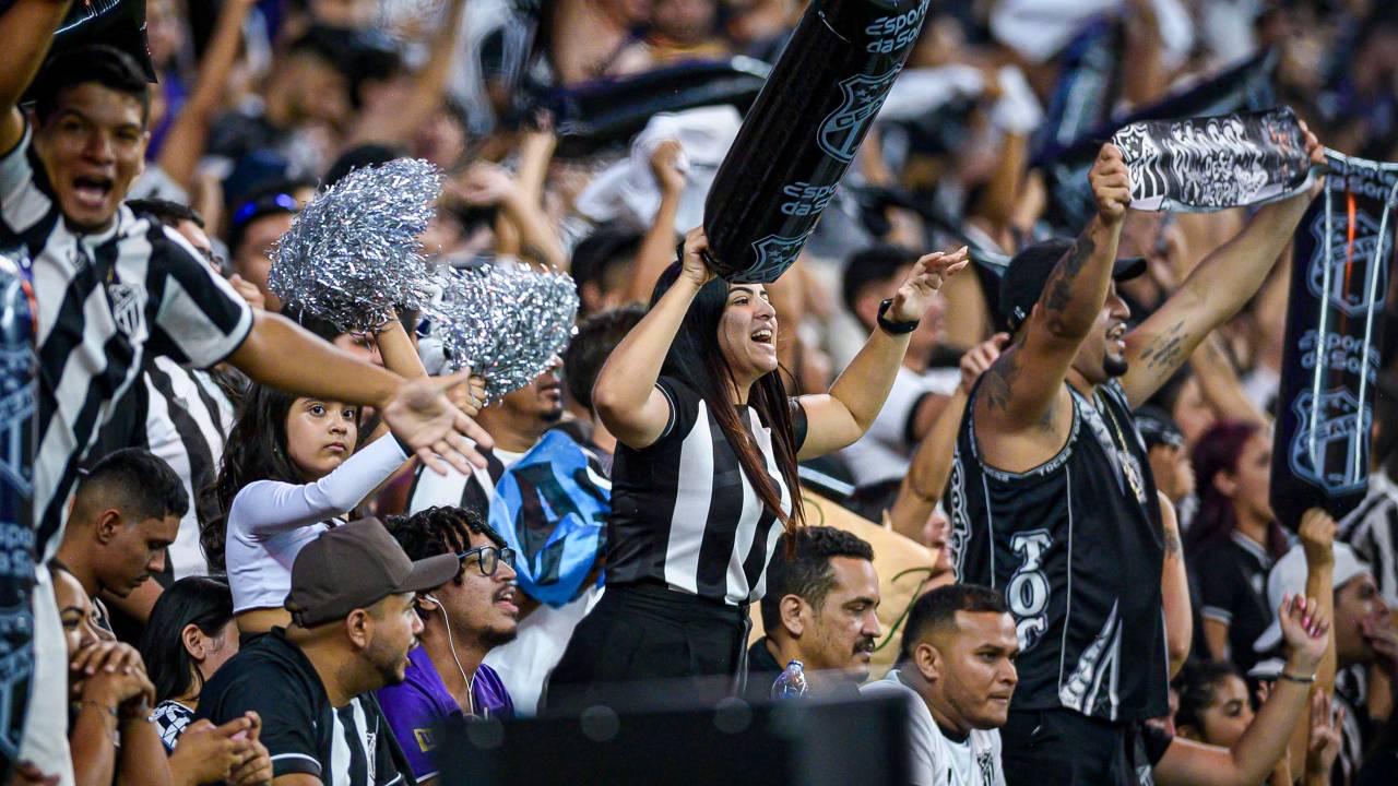 FORTALEZA, BRAZIL - APRIL 5: Fans of Ceara cheer during a Brasileirao 2025 match between Ceara and Gremio at Castelao Stadium on April 5, 2025 in Fortaleza, Brazil. (Photo by Davi Rocha/Sports Press Photo/Getty Images)