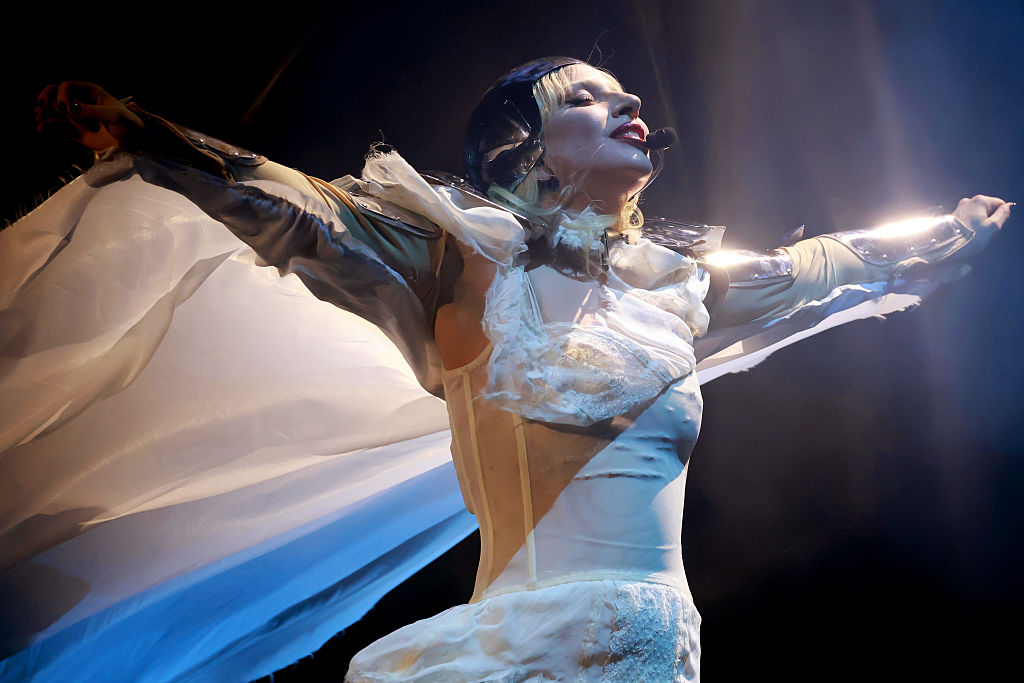 2025 Coachella Valley Music And Arts Festival – Weekend 1 – Day 1 Lady Gaga em Coachella: etérea