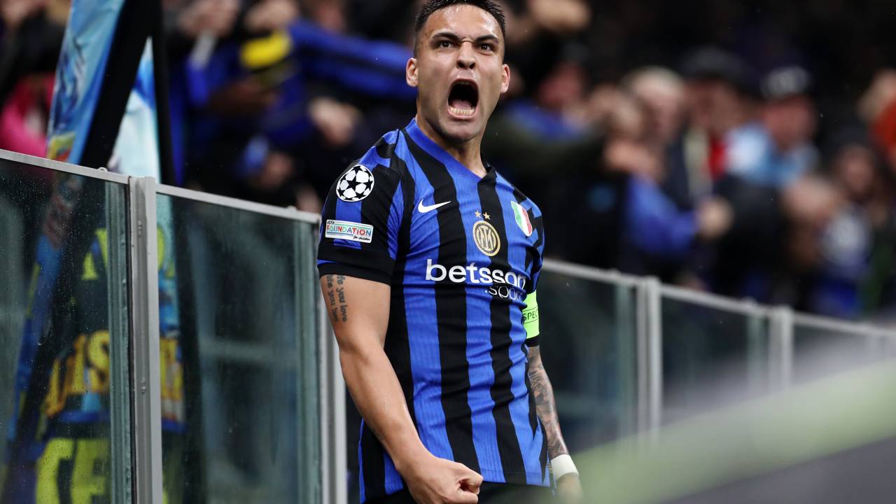 MILAN, ITALY - APRIL 16: Lautaro Martinez of FC Internazionale celebrates scoring his team's first goal during the UEFA Champions League 2024/25 Quarter Final Second Leg match between FC Internazionale Milano and FC Bayern München at San Siro on April 16, 2025 in Milan, Italy.
