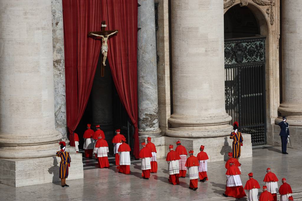 Fake news e difamações: como críticos do papa Francisco podem influenciar votos no conclave