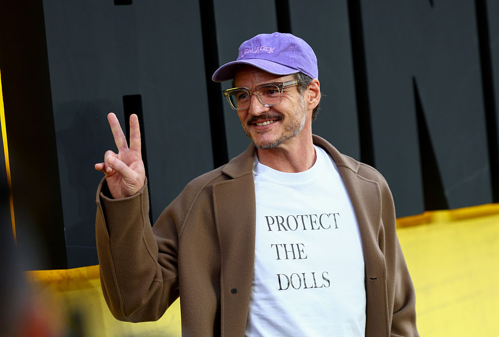 Pedro Pascal se revolta com J.K Rowling: “Valentões me dão nojo”