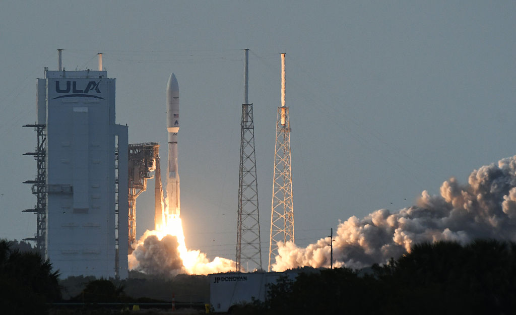 CAPE CANAVERAL, FLORIDA, UNITED STATES - APRIL 28: A United Launch Alliance (ULA) Atlas V rocket carrying Amazon's first batch of 27 Kuiper internet satellites lifts off from pad 41 at Cape Canaveral Space Force Station on April 28, 2025 in Cape Canaveral, Florida. The satellites will be competing with the Starlink satellites launched by Elon Musk's SpaceX. (Photo by Paul Hennessy/Anadolu via Getty Images)