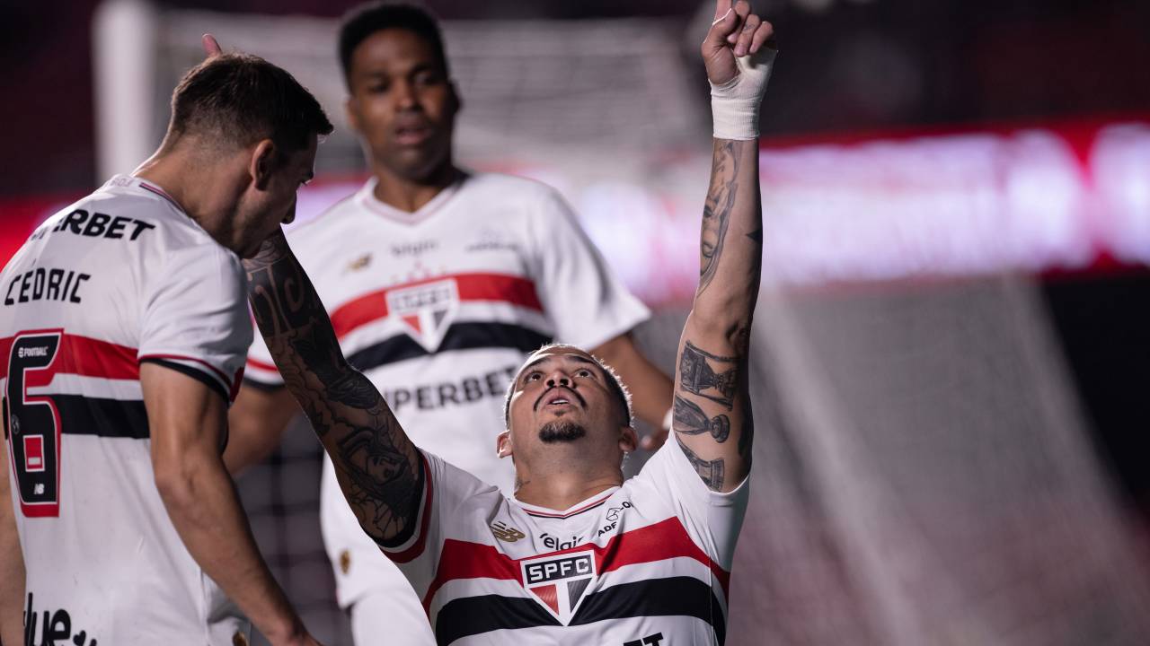 SAO PAULO, BRAZIL - APRIL 29: Luciano of Sao Paulo (R) celebrates with Cédric Soares (L) of São Paulo after scoring the team's second goal during a Copa do Brasil match between São Paulo and Nautico at MorumBIS on April 29, 2025 in Sao Paulo, Brazil. (Photo by Marco Galvao/Sports Press Photo/Getty Images)
