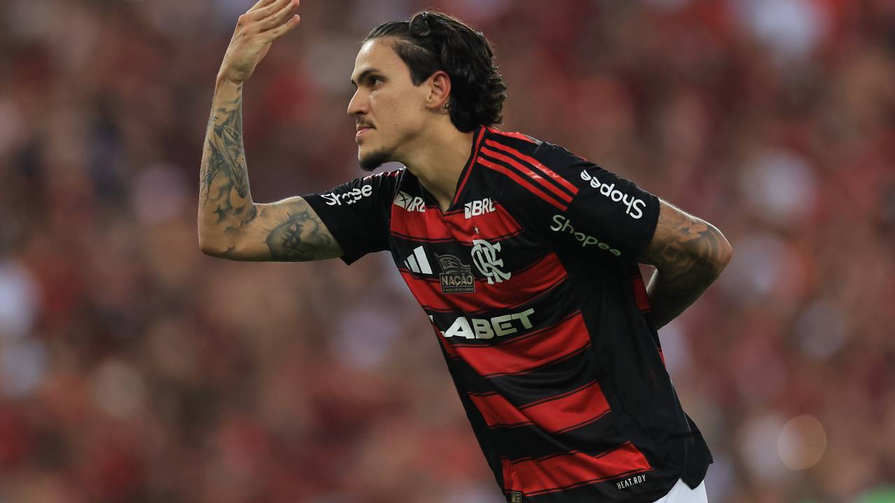 Atacante Pedro marcou dois gols na vitória do Flamengo no Corinthians