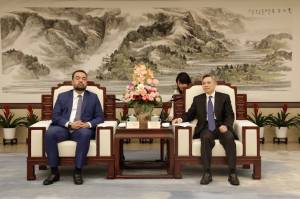 Cláudio Castro em encontro com o Governador de Zhejiang, na China