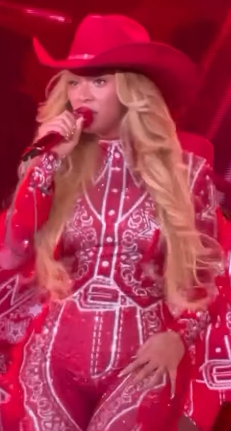 Beyonce veste Moschino