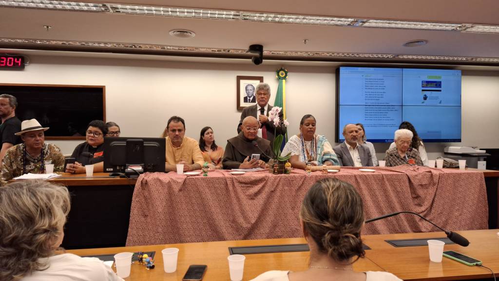 Religiosos fazem ato ecumênico na Câmara contra cassação de Glauber Braga