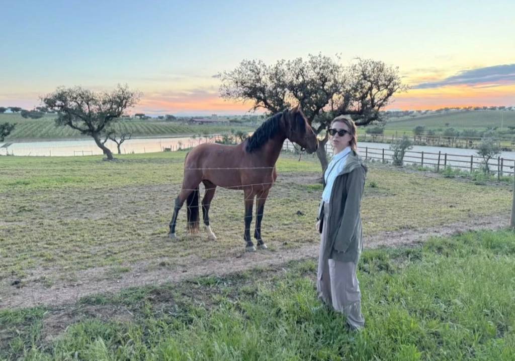 As férias de Fernanda Torres em Portugal: detalhes do luxuoso hotel