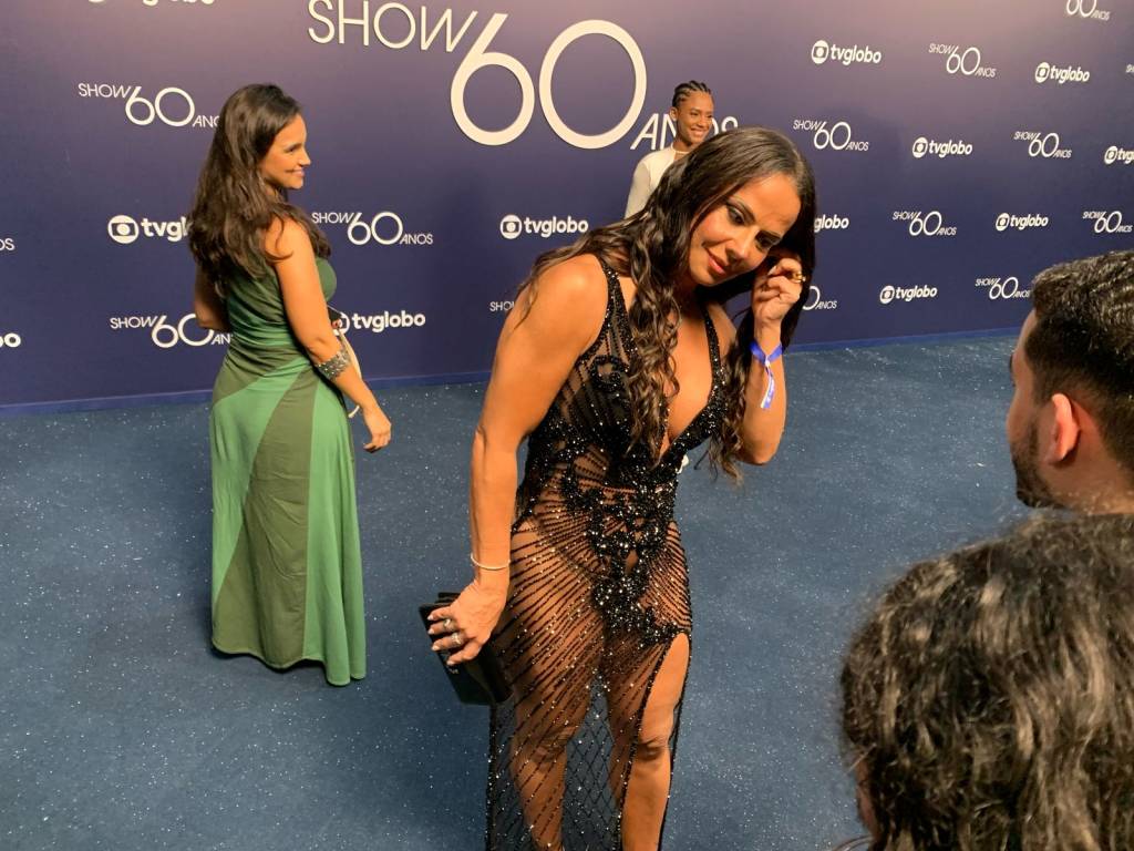 O vestido controverso de Viviane Araújo em festa de 60 anos da TV Globo