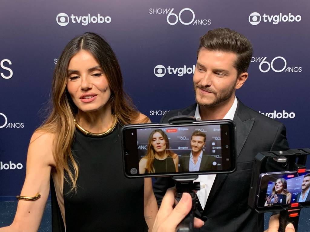 O ‘casal streaming’ à vontade na festa da Globo
