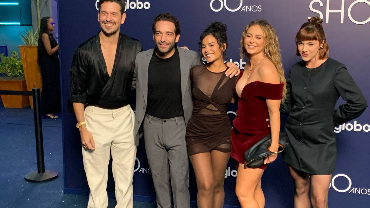 João Vicente, Humberto Carrão, Bella Campos, Paolla Oliveira e Alice Wegmann na festa de 60 anos da Globo