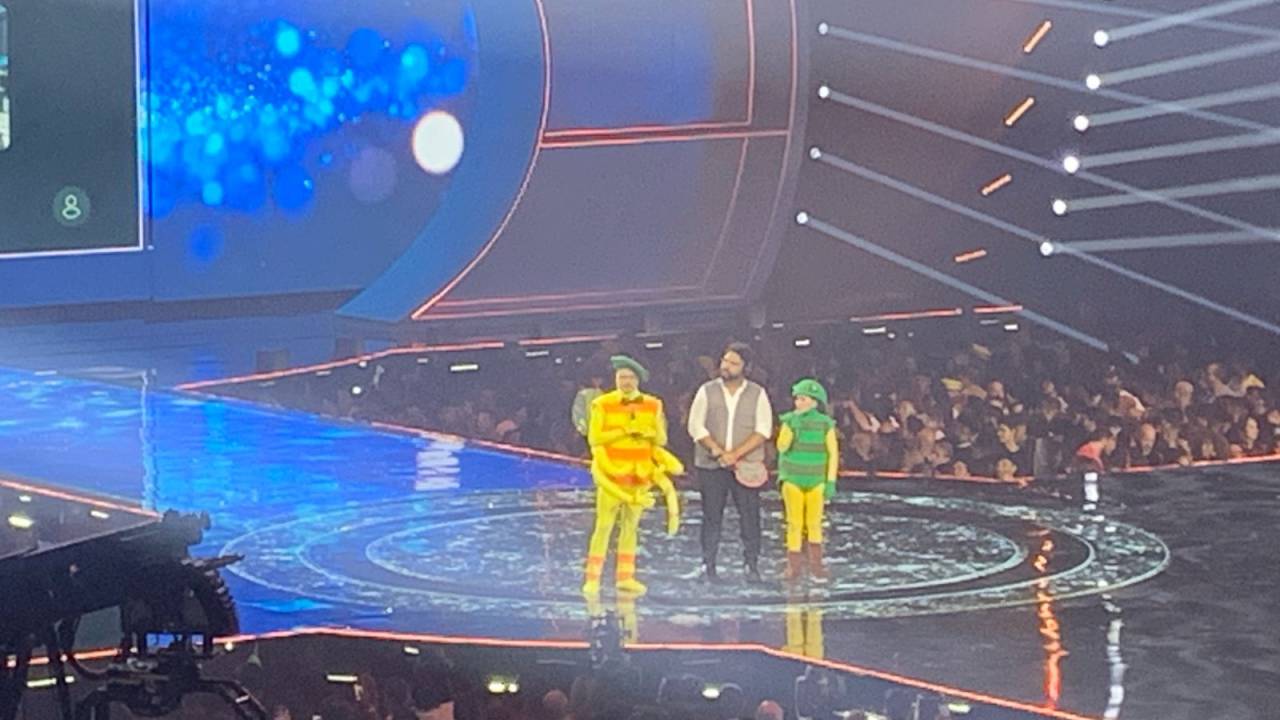 Fábio Porchat, Paulo Vieira e Tatá Werneck em apresentação na festa de 60 anos da Globo