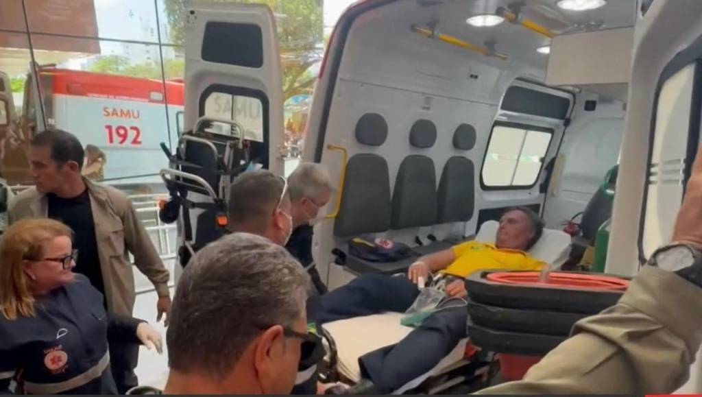 Ministro de Lula ‘divulga’ o Samu com foto de Bolsonaro em ambulância