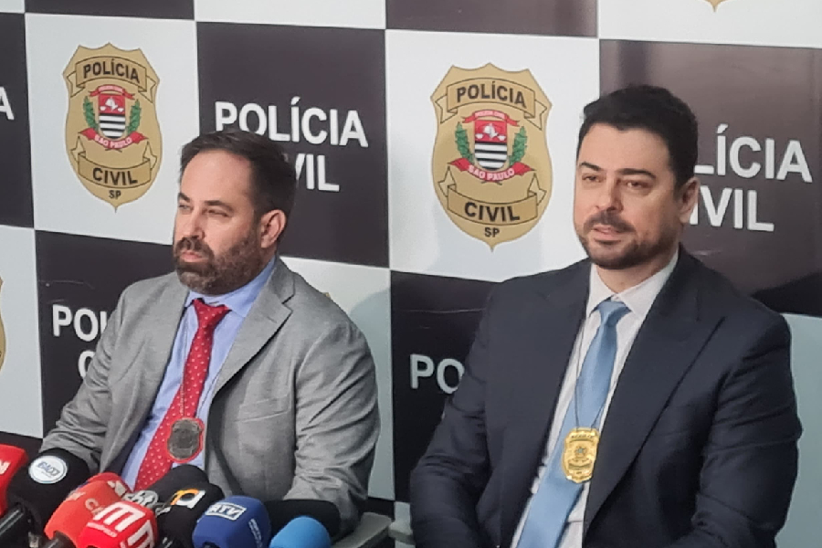 Os delegados Rogério Thomaz e Alexandre Menechini, do Departamento de Homicídios e Proteção à Pessoa (DHPP) da Polícia Civil de São Paulo