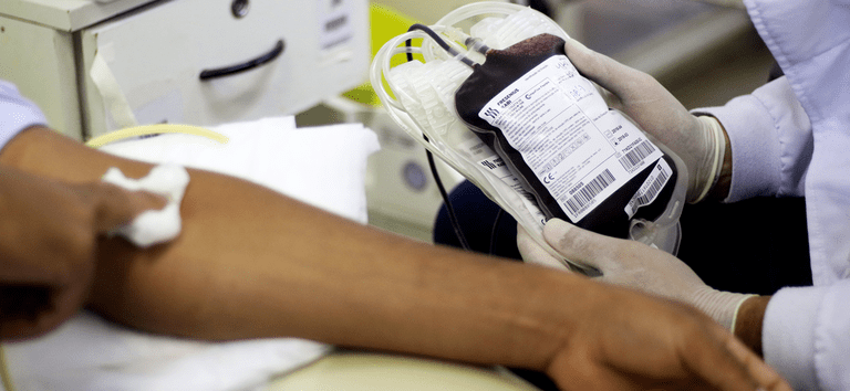 Procedimento de doação de sangue em hemocentro