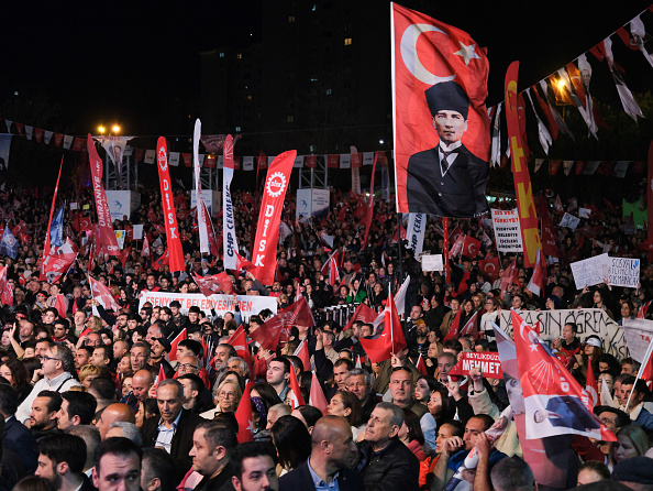 Protestos contra a prisão de Ekrem Imamoglu, prefeito de Istambul. 16/04/2025