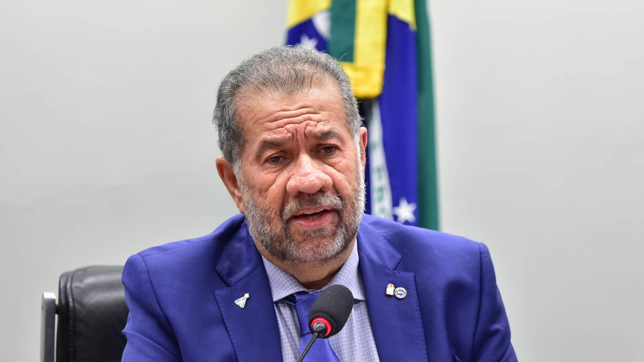 Lupi fala a deputados em audiência na Comissão de Previdência, Assistência Social, Infância, Adolescência e Família da Câmara