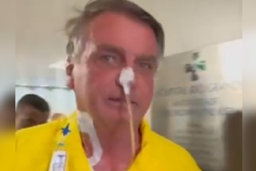 Bolsonaro passa por cirurgia em hospital de Brasília