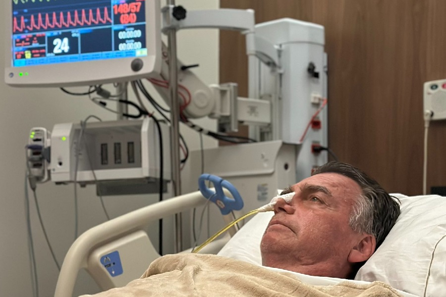 Bolsonaro tem episódio de alteração arterial e segue sem previsão de alta da UTI