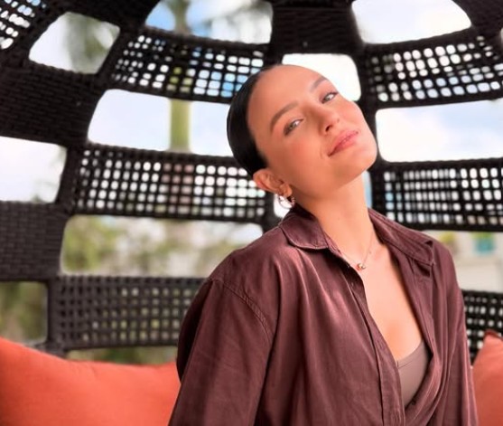 Larissa Manoela explica suposto novo processo contra os pais