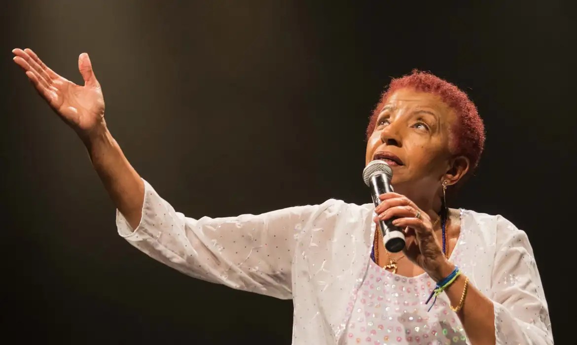 A cantora Leci Brandão