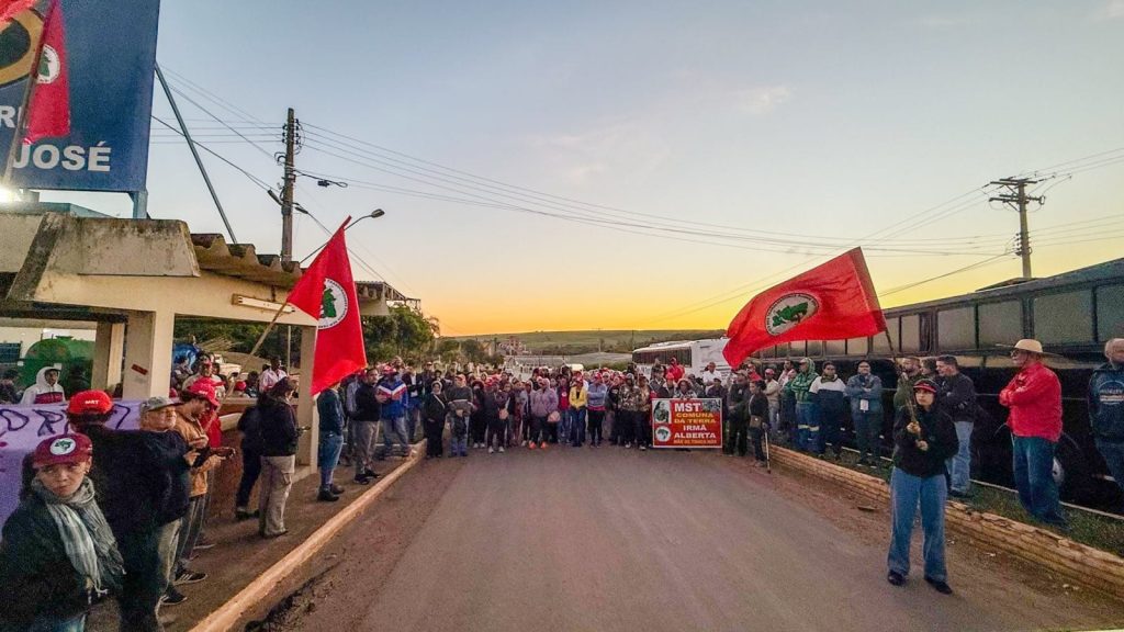 MST ocupa usina apontada pela Cetesb como causadora de desastre ambiental