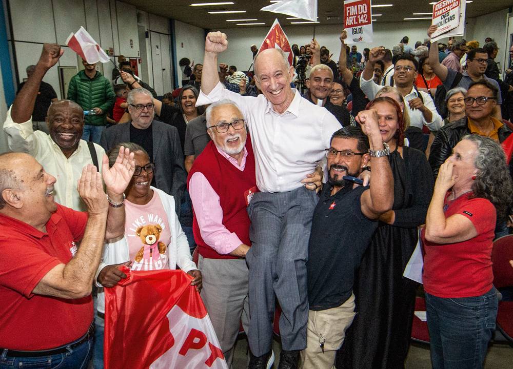 Rui Falcão com José Genoíno e aliados em lançamento de sua candidatura à presidência do PT, em São Paulo