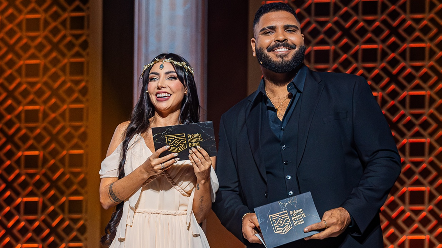 Nyvi Estaphan e Paulo Vieira apresentaram a última edição da premiação