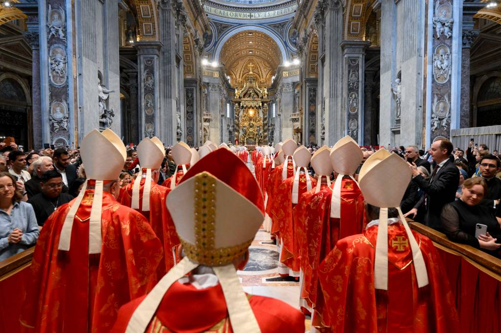 Acompanhe o primeiro dia do conclave que elegerá o novo papa