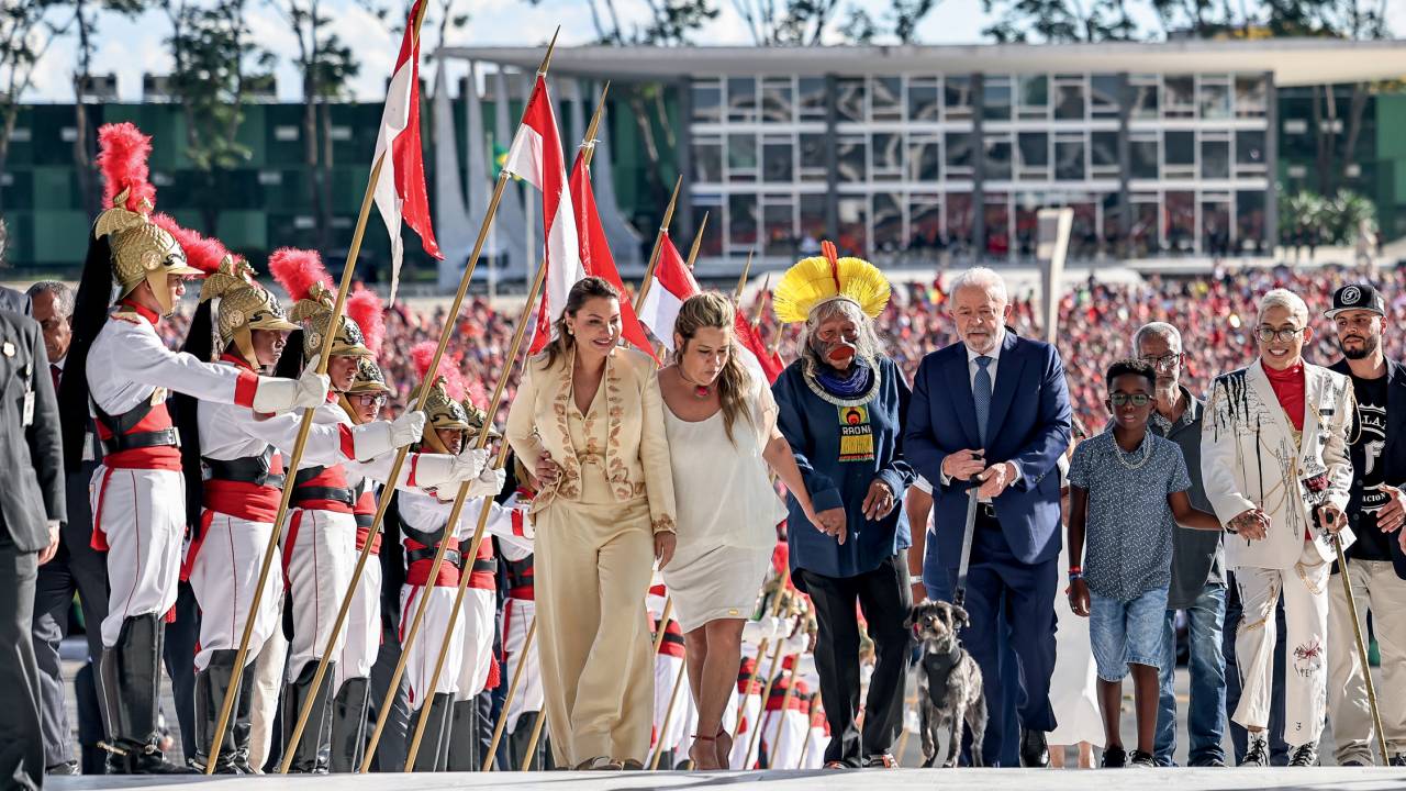 MARKETING - O presidente em 2023 com representantes de estratos sociais: até agora, pouco a comemorar