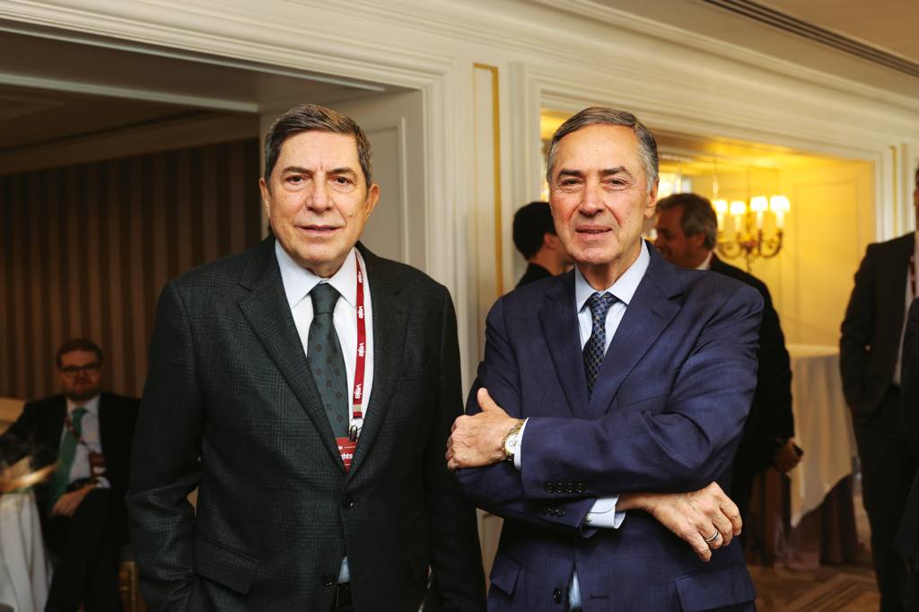 1—St-Regis—Money-Report-116.jpg Trabuco (à esq.), do Bradesco, e Barroso, do STF: o capital privado aposta na parceria entre os poderes para melhorar o ambiente de negócios