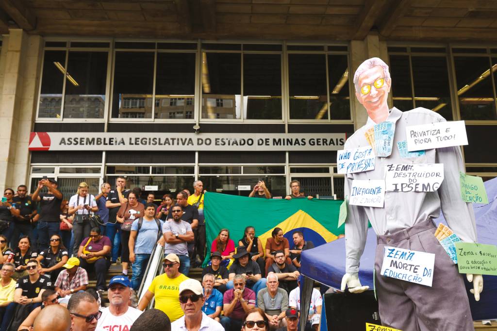 3—PROTESTO—POLICIAIS—ASSEMBLEIA-MINAS-2025-4-a.jpg OBSTÁCULOS - Protesto de servidores: um dos problemas caseiros a superar
