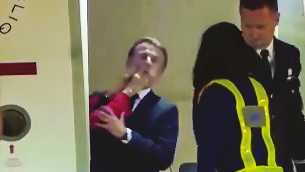 O festival de versões sobre o ‘tapa’ da primeira-dama da França em Macron